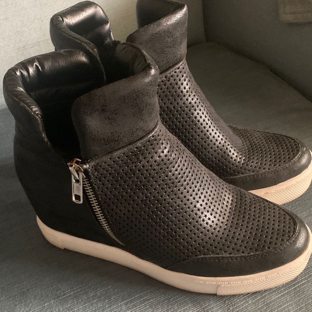 Steve Madden Women's Black Perforated High-Top Sneakers Size 6.5
